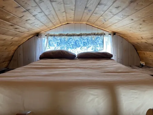 Tiny mountain house with country views - 2-Star