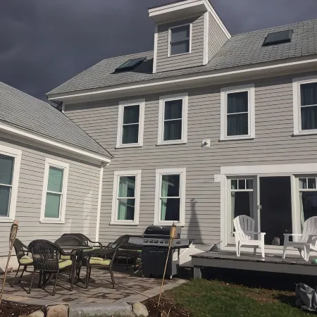 Meredith Bay - Brand New 2nd and 3rd floor Apartment in Private Home