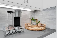 Cheerful 4-bedroom vacation home with POOL - Scenic