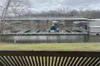 Cozy 2 Bedroom 1 Bath Lake Front Cottage - 2-Star