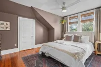 Updated, Historic District, Walk to Waterfront. Pet-Friendly! Sleeps 12 - 3-Star