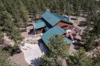 Mountain Lodge with sauna-350acres. 5 minutes from fishing, kayaking, boating - 2つ星