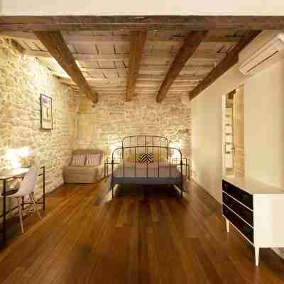 Charming apartment in the historic center of Uzès with air condition and parking Rooms