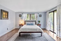The Cozy Pine Cone . Hot Tub- Deck & GrillForestville - บังกะโล