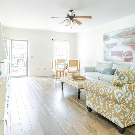 OXFORD PRIME LOCATION / ON THE SQUARE!! WALKING DISTANCE TO CAMPUS