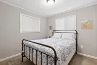 Cozy Beach House - Homestays