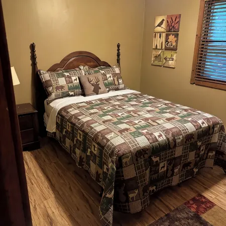 Prancing Doe Sleeps 6, or Rent All 4 for 20. Horseback Riding Across the Rd!