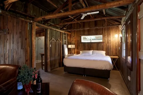 Historic Miners Cottage on Howqua River - Wifi