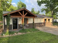 Lots of Beds Huge Deck and a Short Walk to the Lake. It’s Time to be on the Lake - Chalets