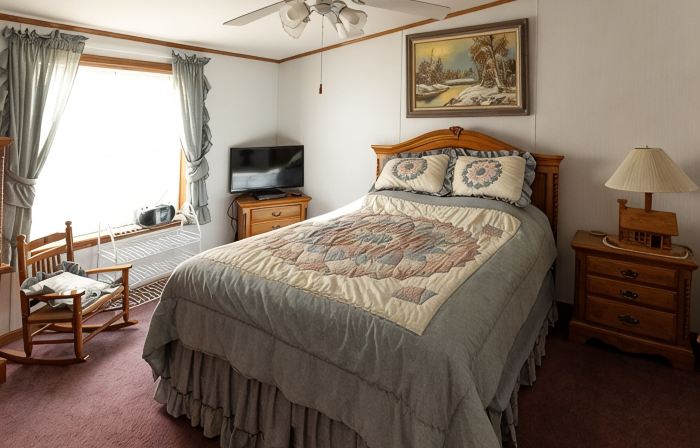 3 Bedroom Cottage with Lake Views