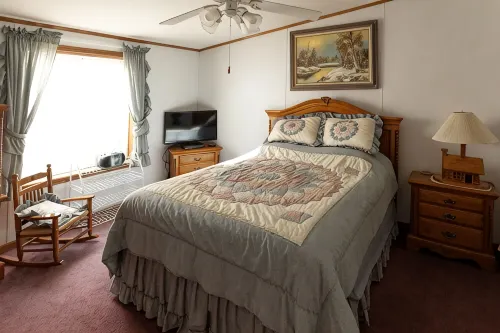 3 Bedroom Cottage with Lake Views - 3-Star