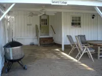 Servants' Cottage on 600 Acre Working Horse/Cattle Estate - 3-Star