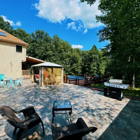 Pocono Escape with huge Pool HOT TUB,GAMEROOM,FIREPIT,near Camelback & Kalahari