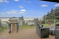 Pristine modern home with sweeping water views - 3-stjärniga