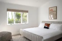 Malibu Living At Its Finest - Just Steps Away From The Beach - Holiday bungalows