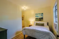 "Clementine at The 403" Historic District Apartment Walkable to Downtown - 3-stjärniga