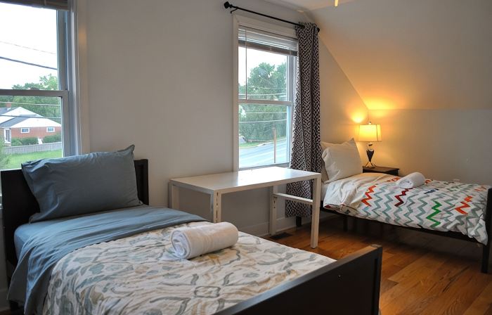 Stylish 4-bedroom whole house with plenty of parking