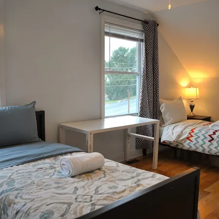 Stylish 4-bedroom whole house with plenty of parking