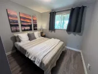 Outdoor Living and Indoor Bar - Entire house - walk to Autzen Stadium - Bathtub