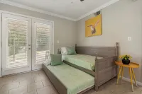 5 Bedroom Paradise Escape with Huge Pool, BBQ, Arcade and Playset - balcony