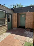 Charming 2-bedroom house with indoor hot tub and spa! Free EV Charger! - Homestays