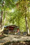 Honeymoon Loft Cabin - Soaking Tub & Fireplace - Walk to Mentone - 샬레 호텔