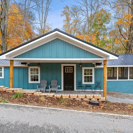 Beautiful cabin just seconds from Dale Hollow Lake!