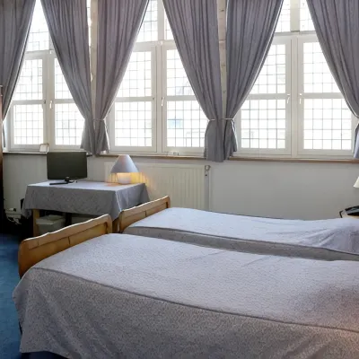 Erasmus Hotel Hotels near School van Toen