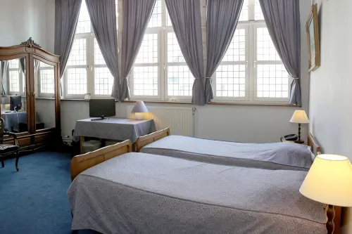 Erasmus Hotel - 2-Star