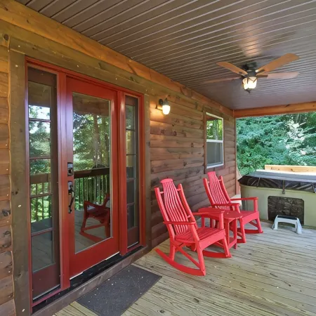 Great small cabin with hot tub