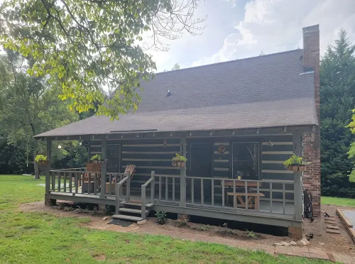 Remote, Modern, Cozy Cabin on 12 acres; Only 2.5 Miles from Traveler's Rest! - 샬레 호텔