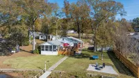 Lakefront Getaway: Fire Pit ~ Dock ~ Games ~ Family & Pet Friendly - Wifi