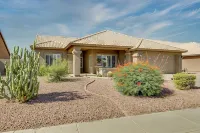 Backyard Luxury with Private Pool and Hot Tub on Golf Course - Wifi