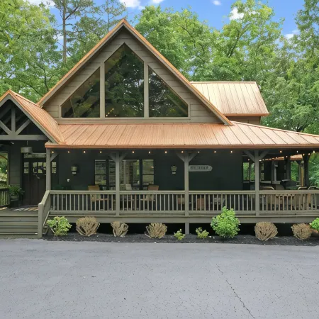 Spacious! All Paved road access, High Speed Internet, 7 Minutes to downtown BR!