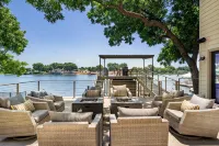 Luxury Lakefront Home  Insane View Popular Spot Sleeps 16+ Serenity - 부티크