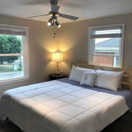 Upper West Villa-by Sanford,MidcoAquCountryClub