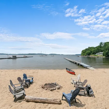 The Westside - Hot Tub, Private Beach & Dock. Pet-Friendly!
