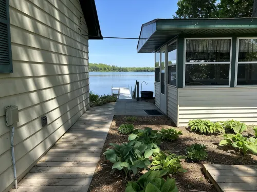 3 Bedroom house on peaceful clear water lake - Chalets