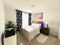 Luxury 5BR 3.5B sleeps 17 w/ Hot Tub, Home Theater near Skiing, Golf, & Bars - Wifi