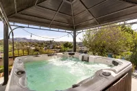 Private Hilltop Haven - Hot Tub/Game Room — 10mi to Beach & Legoland - 3-Star