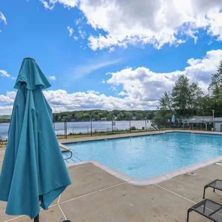 Charming Lake Community Bungaloo. Comfortable living with 86 inch tv!