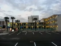 Admiral Motor Inn - Motels
