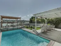 Cottage Pie Guest House - parkir