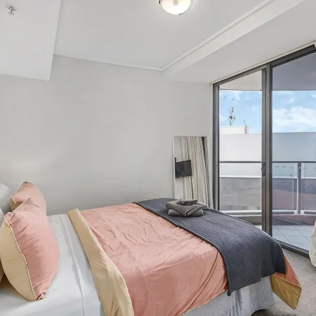 Inner-City Vibes! 2Bed/1Bath/1Car/Balcony~CBD