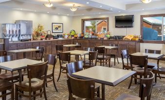 Gray Wolf Inn & Suites - Housity
