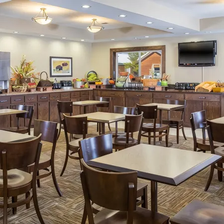 Gray Wolf Inn & Suites