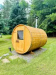 Charming Farmhouse, Sauna - 4 bedrooms, WiFi, AC in Upper Jay - Boutique