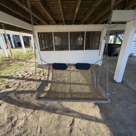 Cozy Beach House with Newly Renovated Kitchen-Just a 1 Minute Walk to the Beach