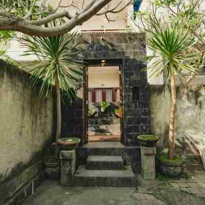 Happy Devi Guesthouse Hotel Exterior