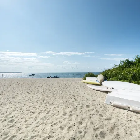 Private Beach on Nantucket Sound - Walk to Beach, Town, Harbor! Free EV Charging